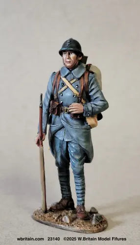 W Britain French Infantryman 23140 WWI toy soldier 1/30 scale horizon blue uniform standing with rifle figure