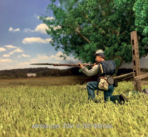 Collectible toy soldier Confederate Infantry Kneeling Firing, No.2. On the battlefield.