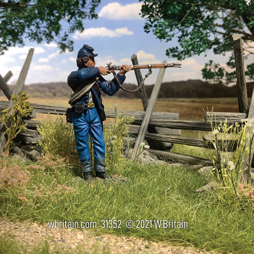 Collectible toy soldier miniature army men Federal Irish Brigade Standing Firing No. 1. On battlefield.