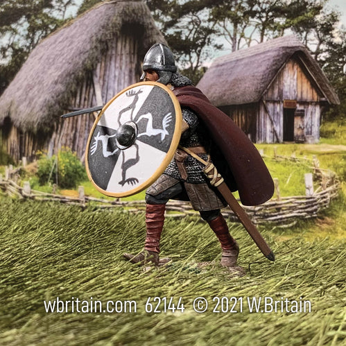 Collectible toy soldier Bestanden Saxon Defending with Sword and Shield. Soldier is in field neat two huts.