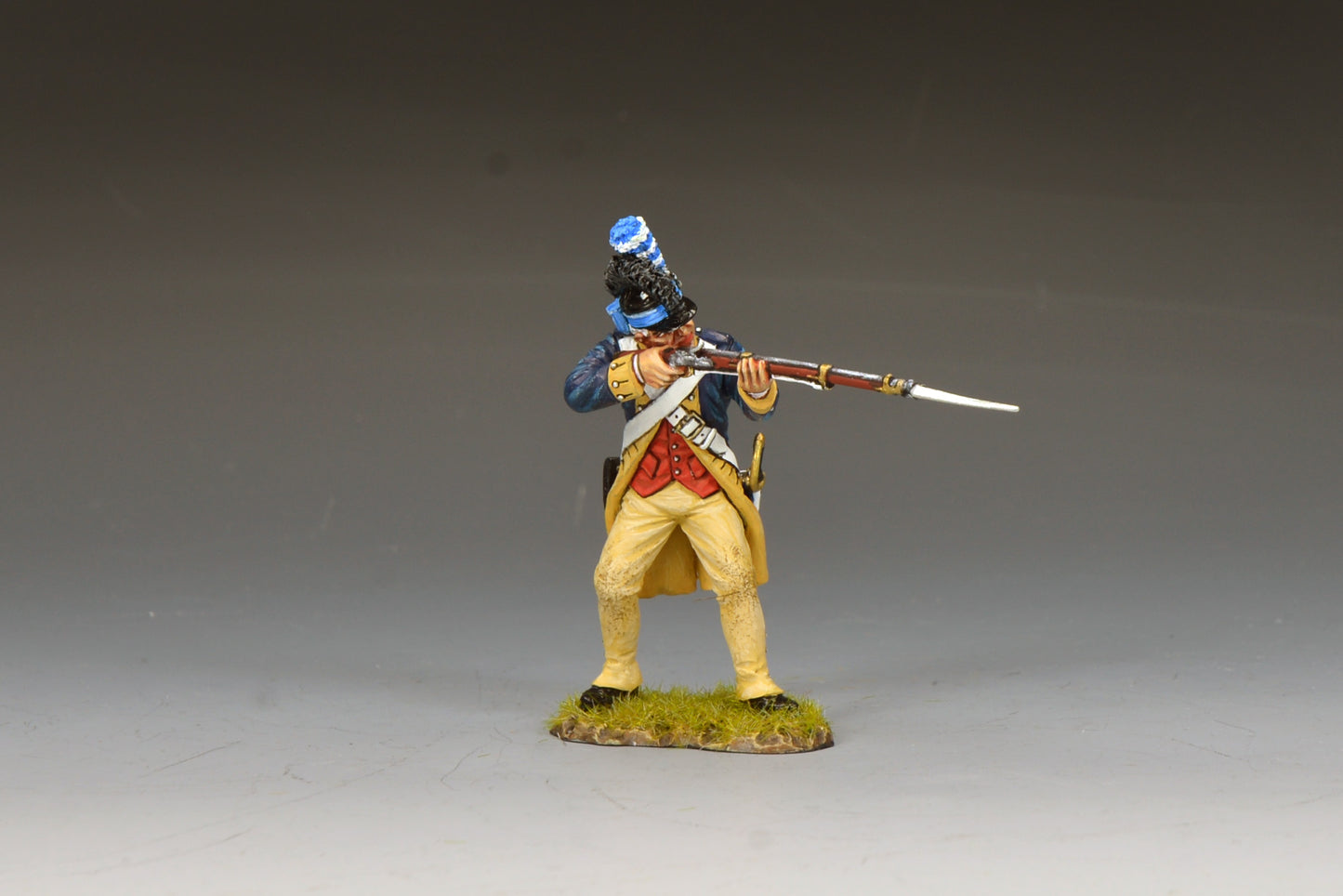 Washington’s Guard Company standing and firing musket, 1/30 scale matte-finish toy soldier AR076.