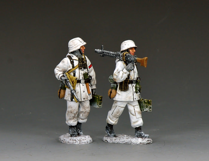 King & Country BBG135 two-figure set of a German MG team in white winter suits — one carrying an MG42 over the shoulder, the other an MP40, both with ammunition cans.