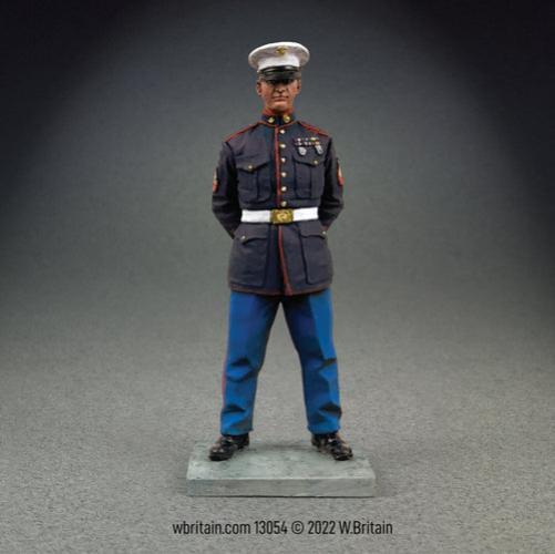 Britains SOLDIERS 13054 - US Marine in Dress Blues Post WWII Britains SOLDIERS 13054 - US Marine in Dress Blues Post WWII