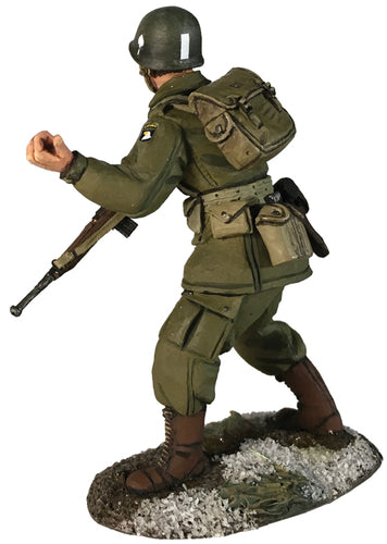 Toy soldier army men U.S. 101st Airborne Officer in M-43 Jacket.