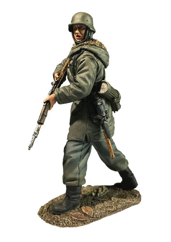 toy soldier army men Waffen SS Rifleman in Kharkov Parka Advancing.
