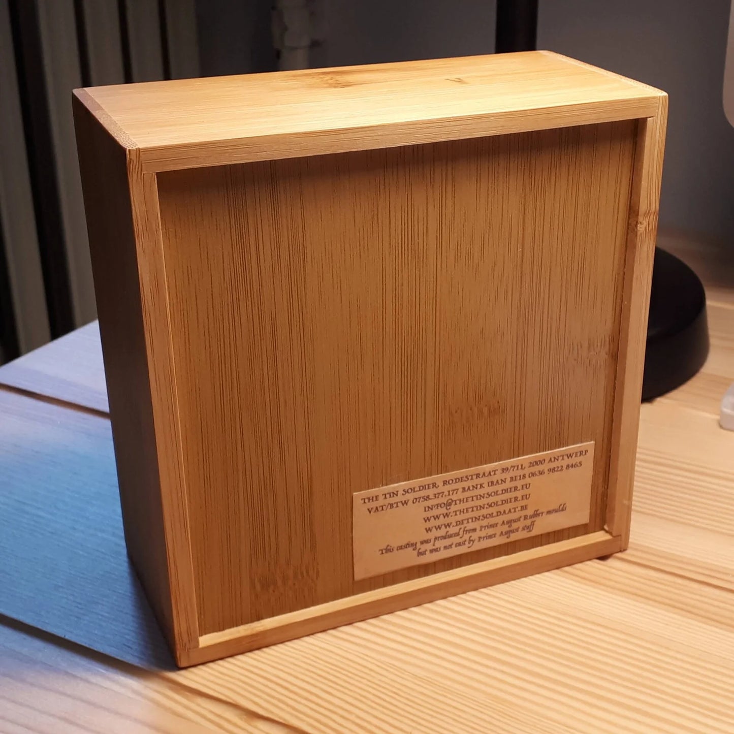 Back of the box of Collectible toy soldier miniature army men Shadowbox Square Coldstream Relieved by Grenadier..