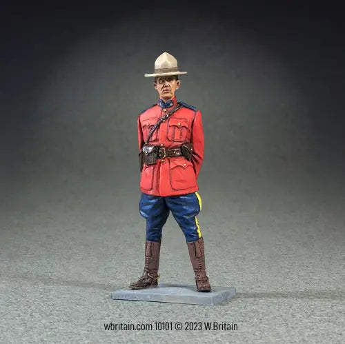 W Britain Royal Canadian Mounted Police 10101 RCMP red uniform 1/30 scale matte toy soldier standing figure