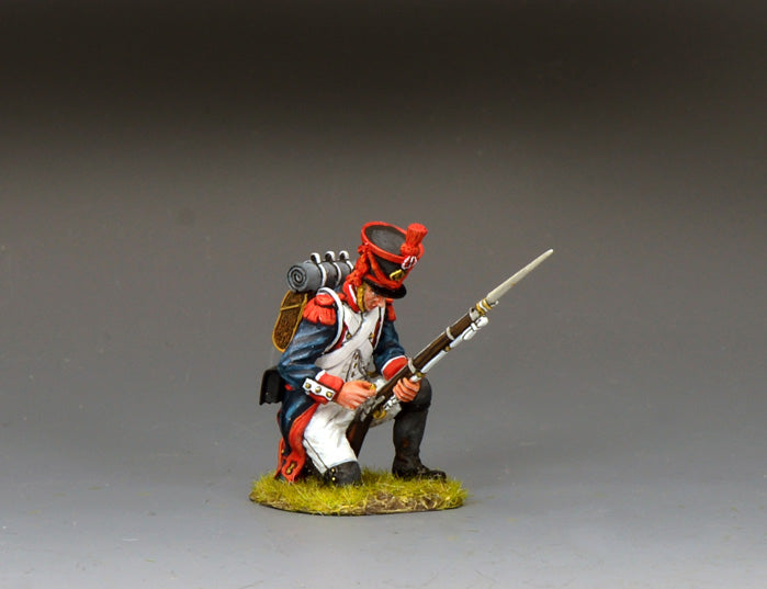 King & Country F.L.I. Kneeling Priming His Musket, French Light Infantry skirmisher kneeling to prime the lock of his Charleville musket, blue coat with red epaulettes and red plume, 1/30 60mm matte figure, NA536