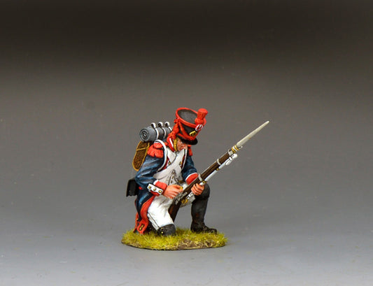 King & Country F.L.I. Kneeling Priming His Musket, French Light Infantry skirmisher kneeling to prime the lock of his Charleville musket, blue coat with red epaulettes and red plume, 1/30 60mm matte figure, NA536