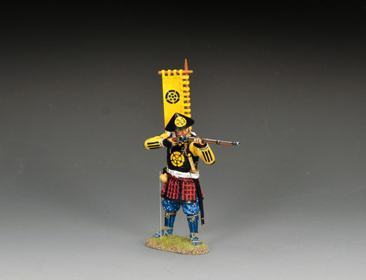King & Country Standing Firing Arquebusier — 1/30 scale matte-painted ashigaru with sashimono banner aiming matchlock at Sekigahara 1600. Catalog SW010.