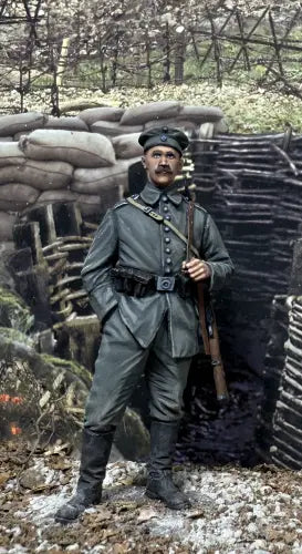 WWI German Bavarian Gefreiter with rifle in trench setting, 16th Bavarian Reserve Infantry Regiment, W. Britain 23121, 1/30 matte.