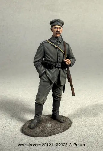 W. Britain 23121 WWI Bavarian Reserve Infantry Gefreiter standing with rifle, 16th Bavarian Reserve Infantry Regiment, 1915–18, 1/30 scale matte.