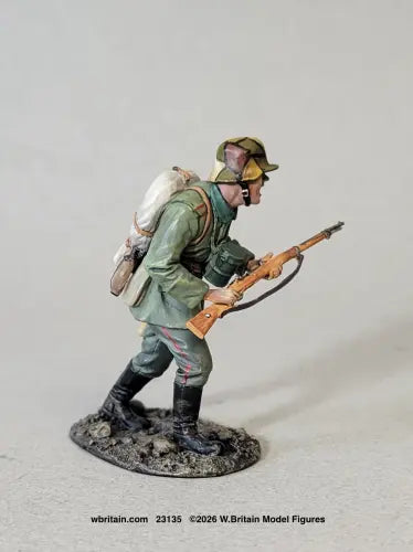 W Britain 23135 German Sturmtruppen Advancing No.1 1916-18 1/30 scale matte figure in camouflaged Stahlhelm and field grey, crouched forward with a Gewehr 98 held low, pack and blanket roll high on his back, marching boots, on an oval groundwork base.