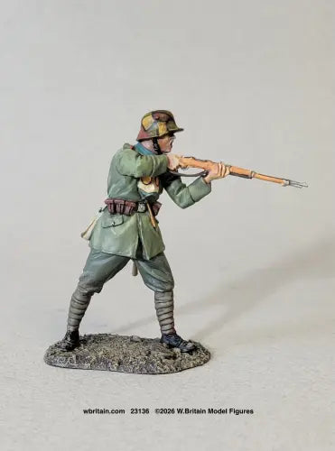 W Britain 23136 German Infantryman Standing Firing G98 1916-18 1/30 scale matte figure in camouflaged Stahlhelm and field grey, firing a bayoneted Gewehr 98 from the shoulder with feet planted wide, puttees over ankle boots, on an oval groundwork base
