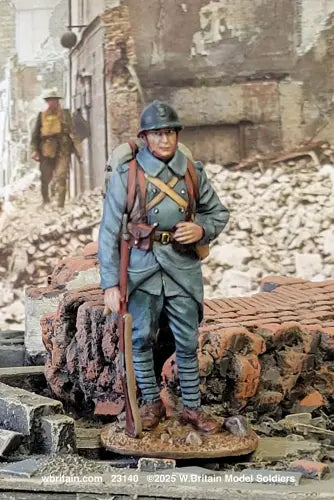 W Britain French Infantryman 23140 WWI toy soldier 1/30 scale horizon blue uniform standing with rifle figure on battlefield