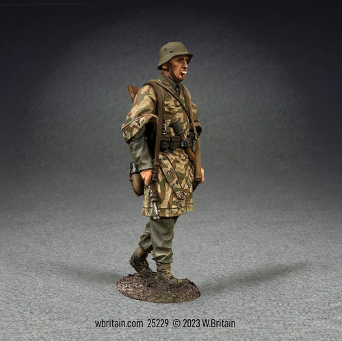 Collectible toy soldier army men German Grenadier Walking with Ammo Can.