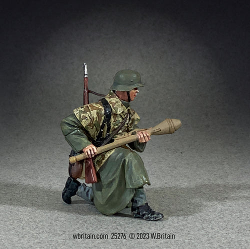 Collectible toy soldier army men German Grenadier Kneeling with Panzerfaust.