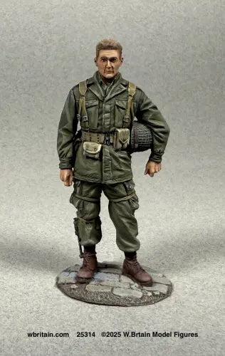 W Britain Capt Dick Winters 25314 101st Airborne Easy Company WWII 1/30 scale figure with helmet and field gear