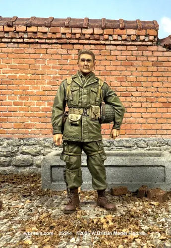 W Britain Capt Dick Winters 25314 101st Airborne Easy Company WWII 1/30 scale military miniature figure with helmet and field gear