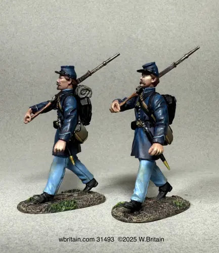 W. Britain 31493 Union Forever set—two Union Civil War infantry marching with packs and rifles, 1/30 scale matte finish.