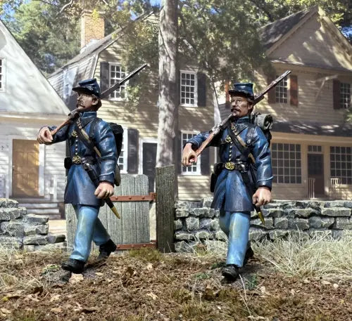W. Britain 31493 Union Forever set—two Union Civil War infantry marching with packs and rifles in a village, 1/30 scale matte finish.