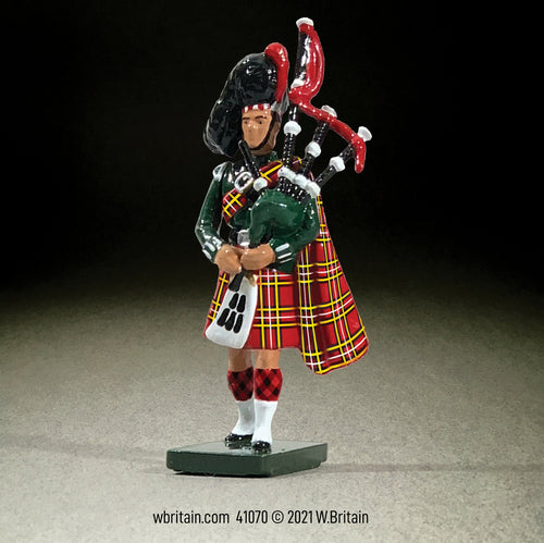 Collectible toy soldier miniature Black Watch Piper.