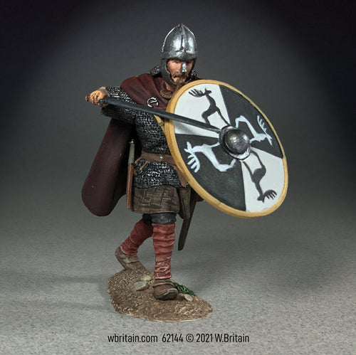 Collectible toy soldier Bestanden Saxon Defending with Sword and Shield.