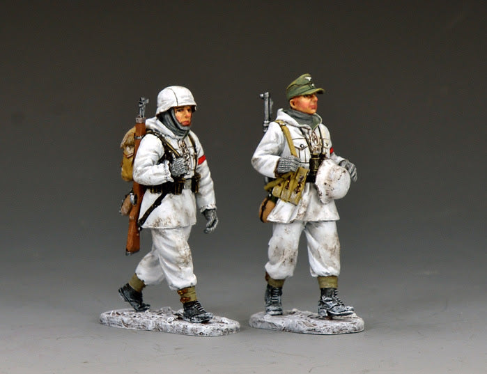 King & Country BBG137 two-figure set of German soldiers on patrol in white winter suits — one helmeted with a pack and K98k, the other in a field cap with an MP40 over his shoulder.