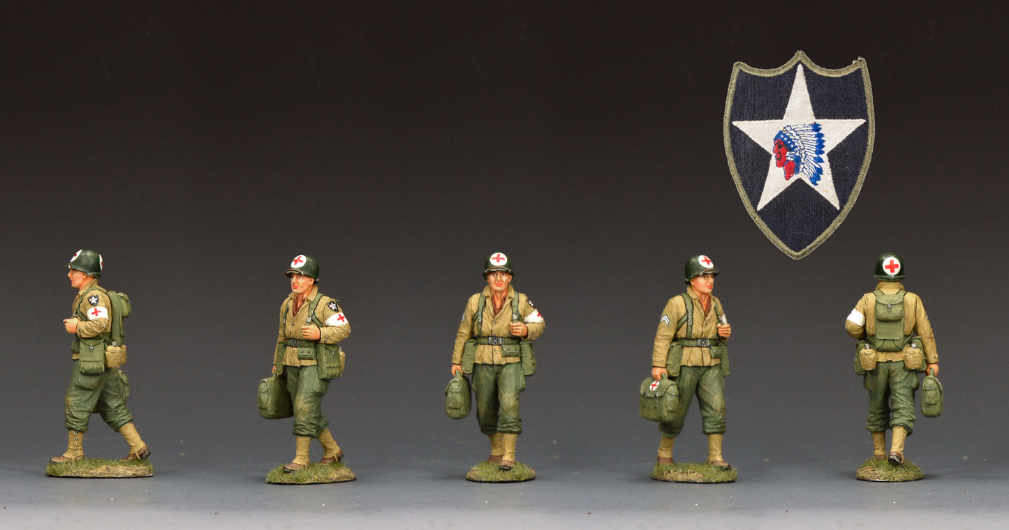 DD405 painted military figurines in olive green uniforms standing on a dark studio background, with a shield-shaped insignia featuring a white star and red/blue emblem above them.