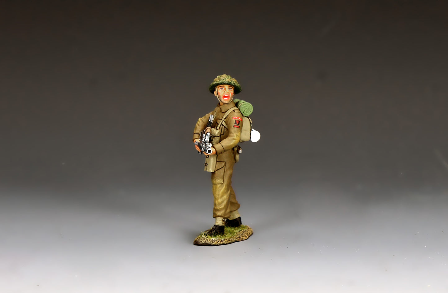 King & Country Gold Beach Bren Gunner, Green Howards infantryman firing Bren light machine gun from the hip, MkII helmet with scrim, D-Day Normandy 1944, 1/30 60mm matte figure, DD410