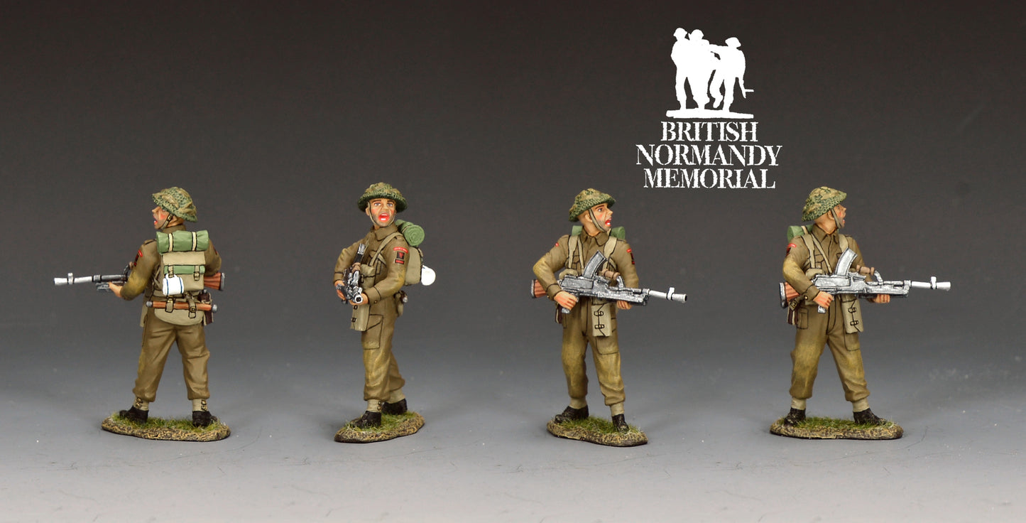 Toy Soldier King & Country Gold Beach Bren Gunner, Green Howards infantryman firing Bren light machine gun from the hip, MkII helmet with scrim, D-Day Normandy 1944, 1/30 60mm matte figure, DD410