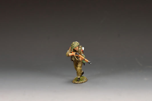 King & Country Gold Beach Advancing Rifleman, Green Howards corporal moving forward with No. 4 Mk. 1 Lee-Enfield ready for a snap shot, MkII helmet with scrim, D-Day Normandy 1944, 1/30 60mm matte figure, DD411