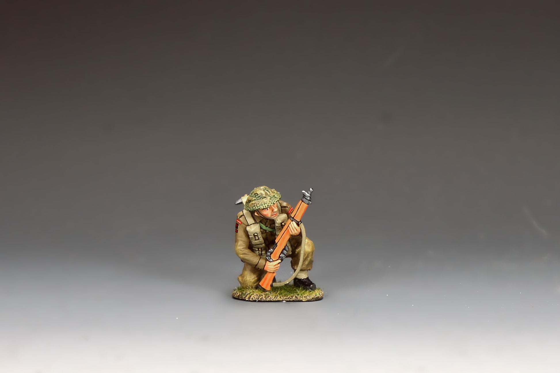 King & Country Gold Beach Kneeling Rifleman, Green Howards infantryman crouched with No. 4 Mk. 1 Lee-Enfield held vertical, MkII helmet with scrim, D-Day Normandy 1944, 1/30 60mm matte figure, DD412