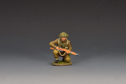 King & Country Gold Beach Kneeling Ready Rifleman, Green Howards infantryman kneeling in cover with No. 4 Mk. 1 Lee-Enfield, MkII helmet with scrim, D-Day Normandy 1944, 1/30 60mm matte figure, DD413
