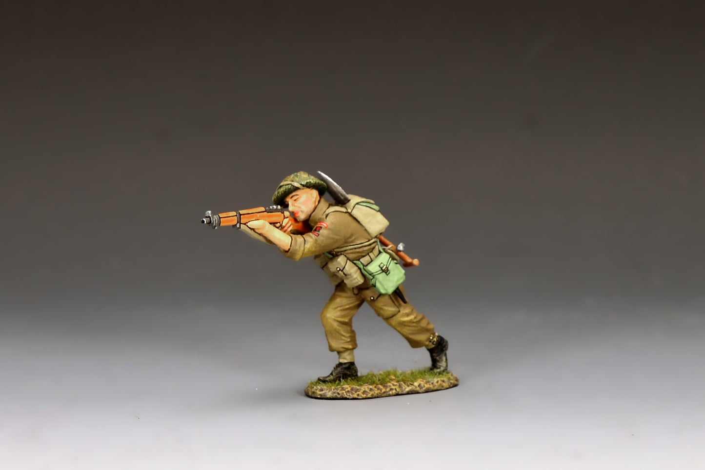 King & Country Gold Beach Running, Firing Rifleman, Green Howards infantryman firing No. 4 Mk. 1 Lee-Enfield on the move, MkII helmet with scrim, D-Day Normandy 1944, 1/30 60mm matte figure, DD414