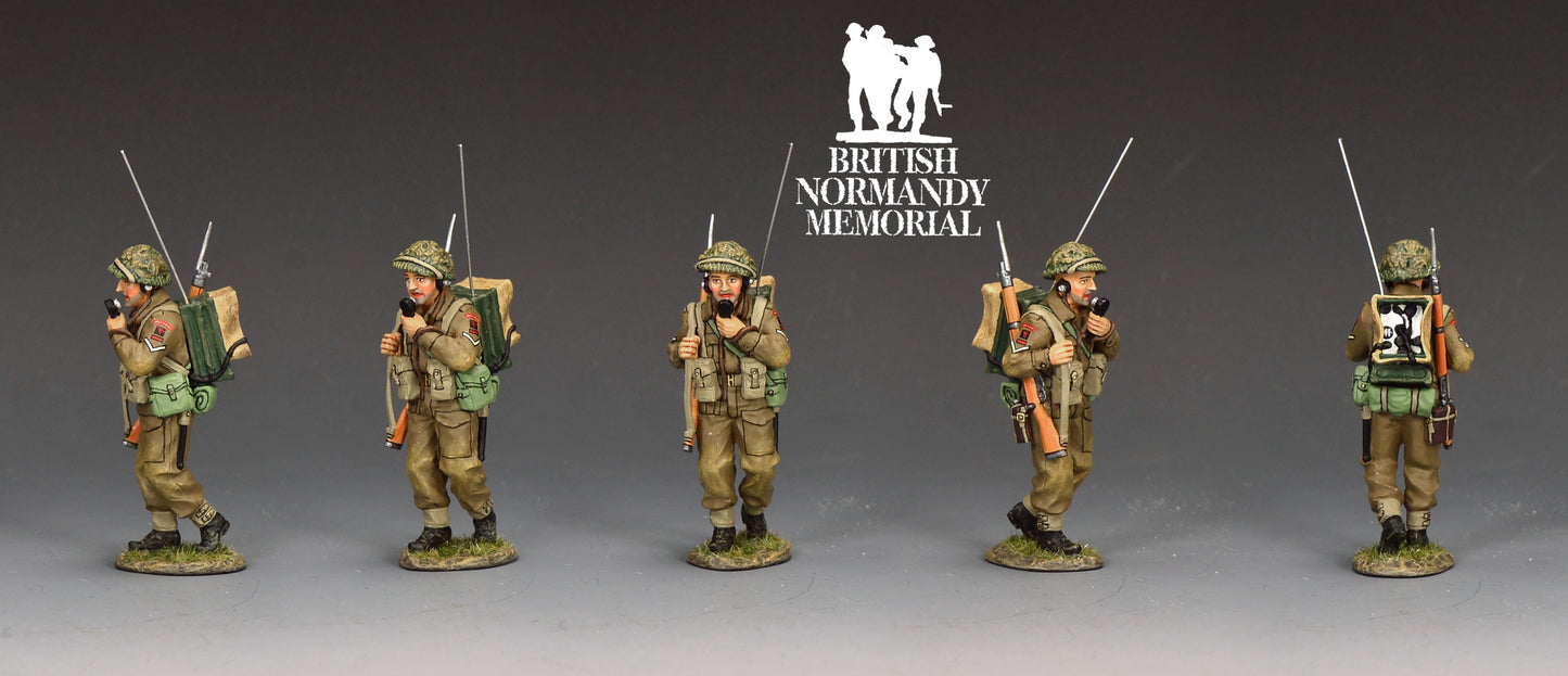 Panoramic view of toy soldier King & Country Gold Beach Radioman, Green Howards signaller with Wireless Set No. 18 and Lee-Enfield rifle, MkII helmet with scrim, D-Day Normandy 1944, 1/30 60mm matte figure, DD417
