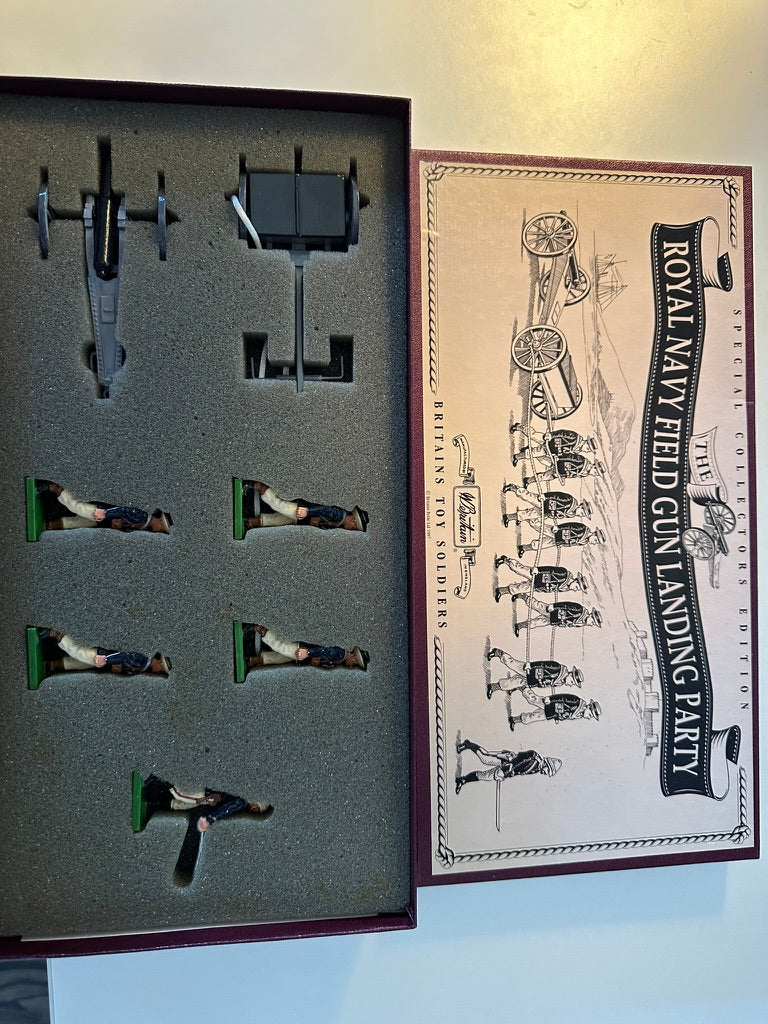 Toy soldier army men set Royal Navy Field Gun Landing Party in original box.