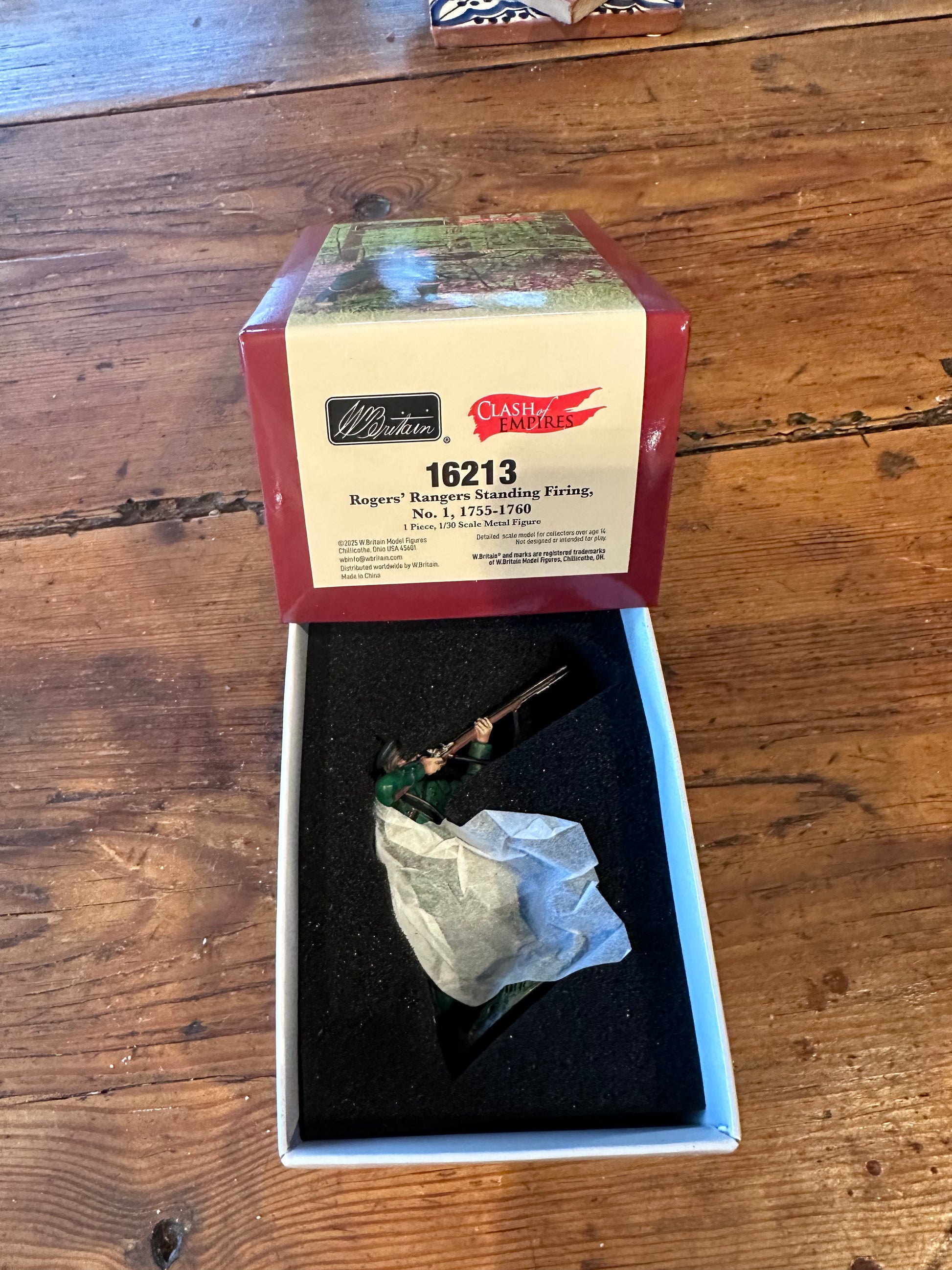 Rogers' Rangers Standing Firing package in a classic red collectors box.