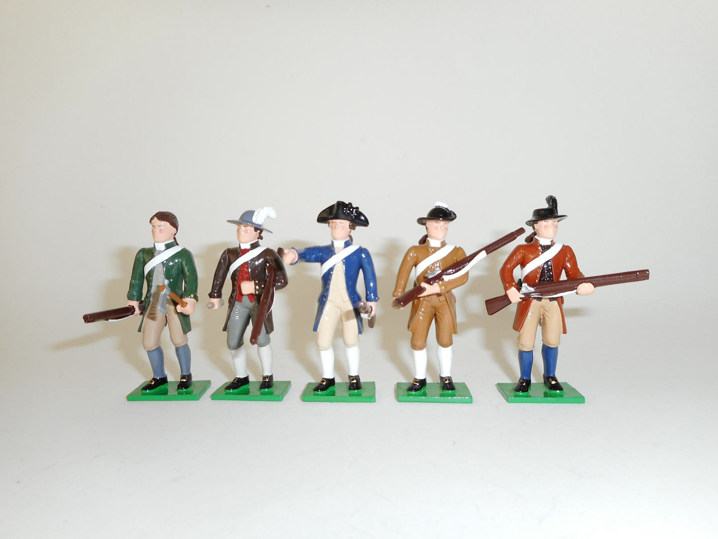 Collectible toy soldier miniature set Minute Men. Five soldiers in civilian clothing.