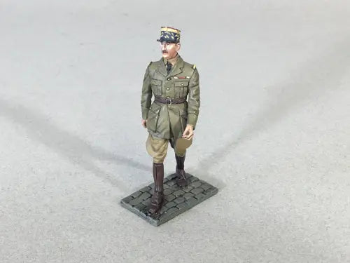 1/30 scale matte figure of French General Charles De Gaulle, 1944–45, walking in uniform on a cobblestone base.