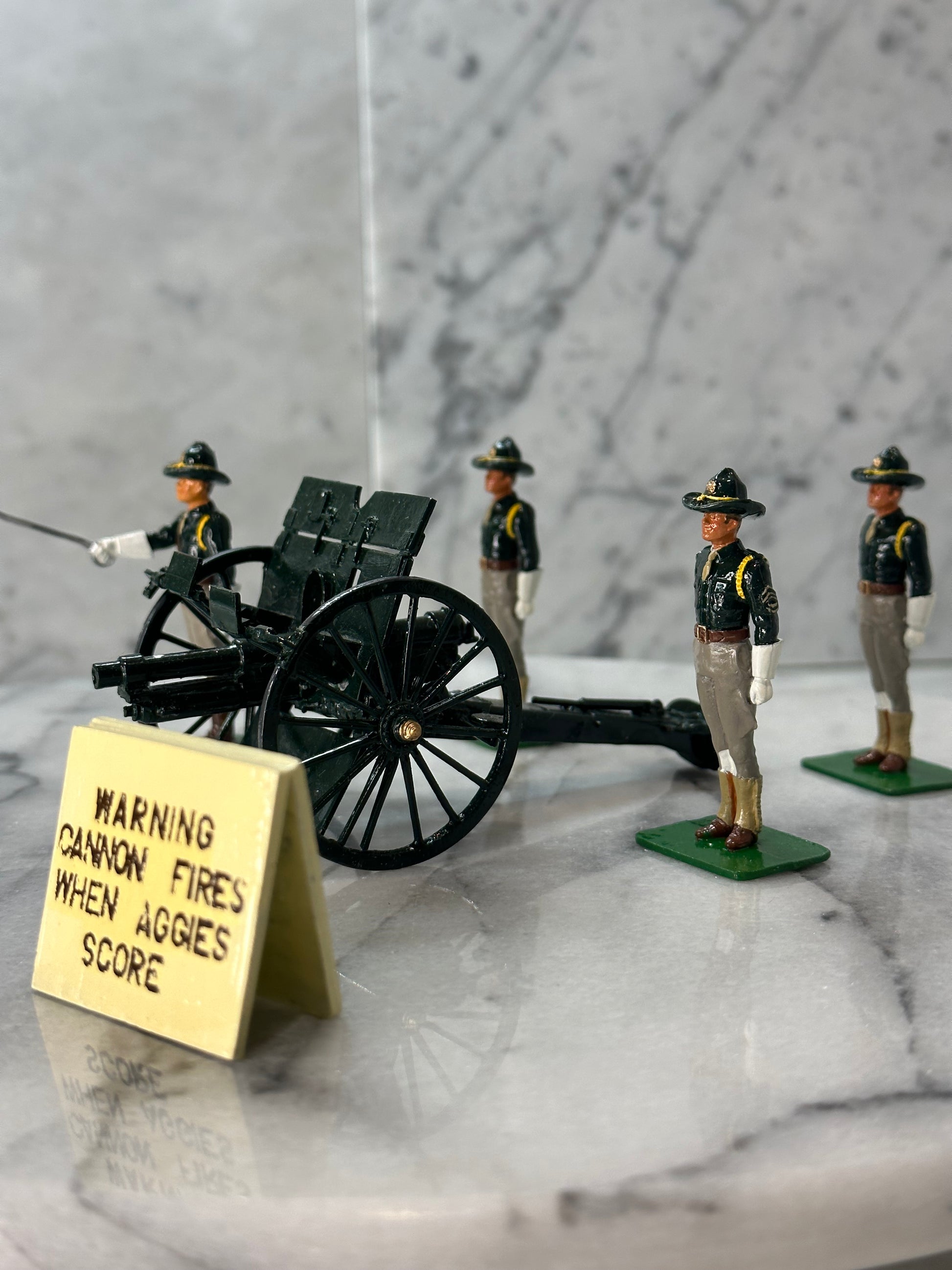 6 piece toy soldier set Texas A&M Cannon Crew.