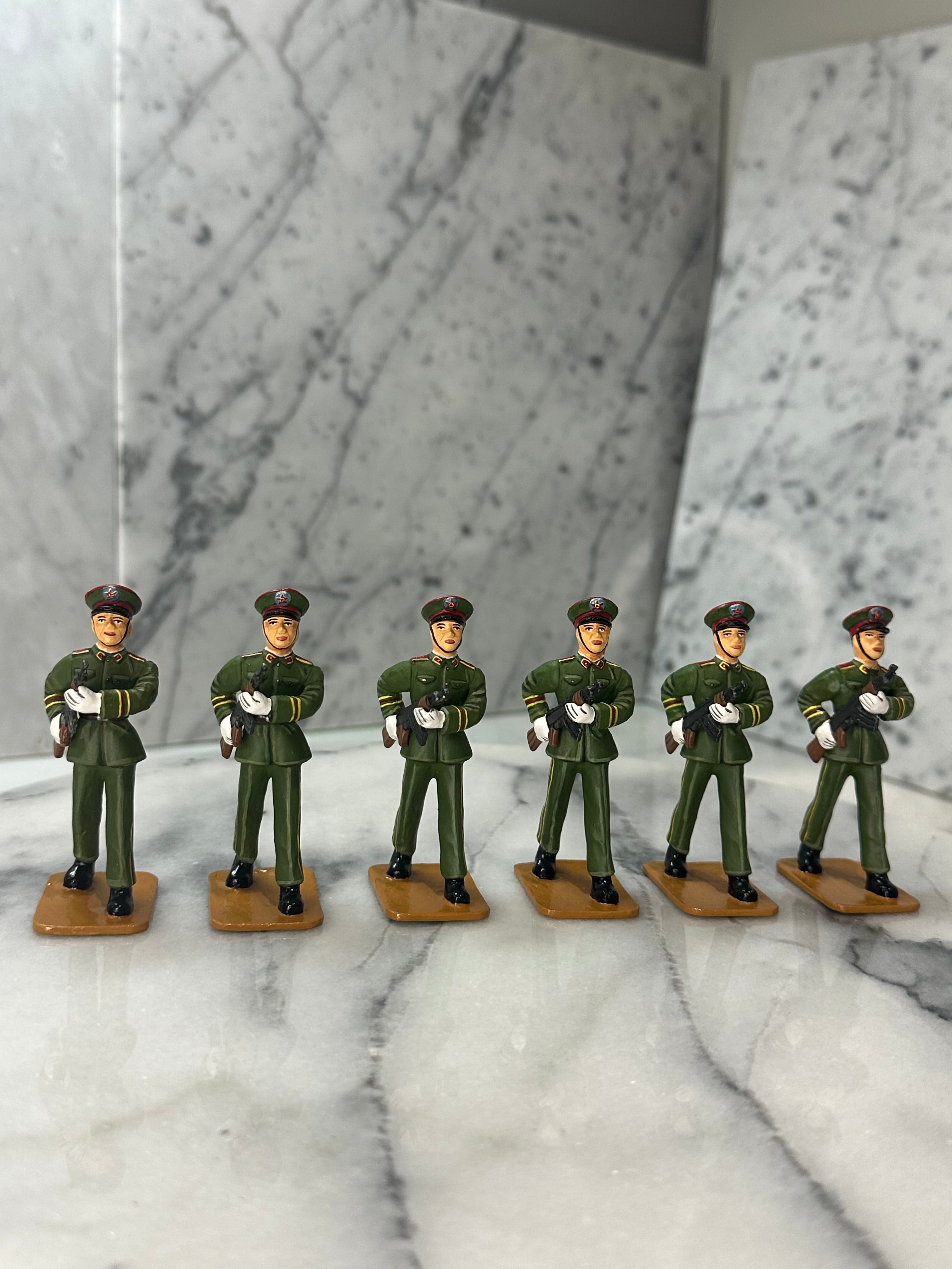 Reagan Rigle Marching with Rifle - Toy Soldier Figurines | Breagans