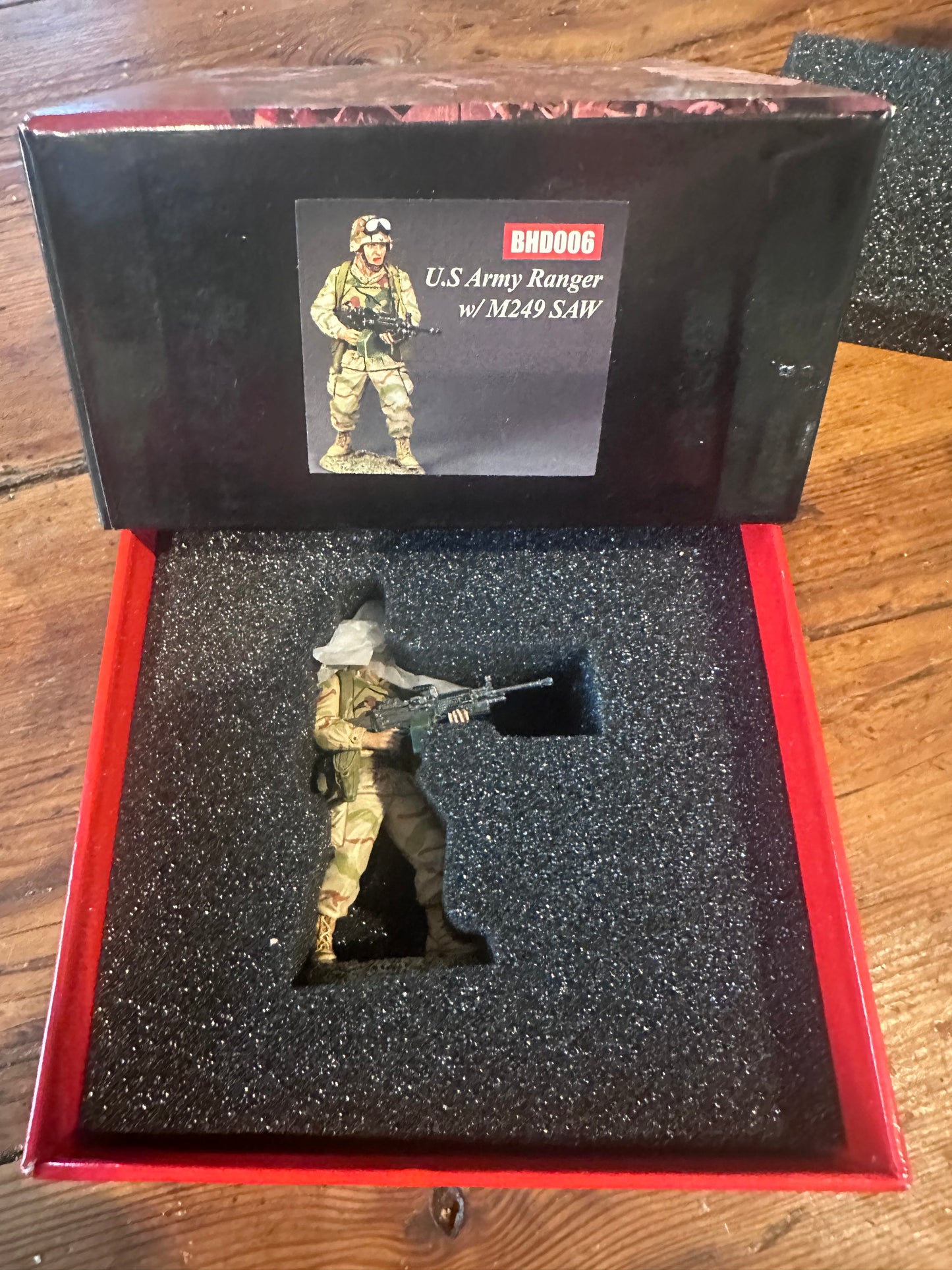Ranger with M249 SAW presented in classic red collector's box.