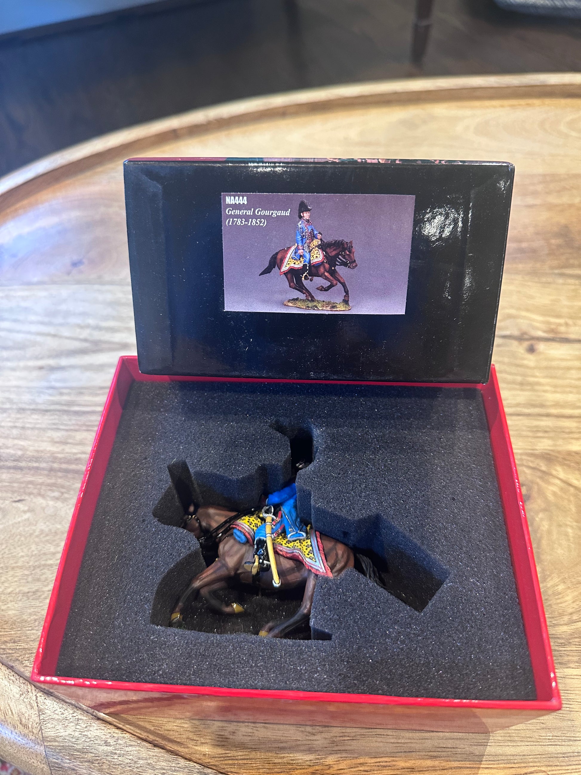 General Gourgaud packaged in a classic red collector box.
