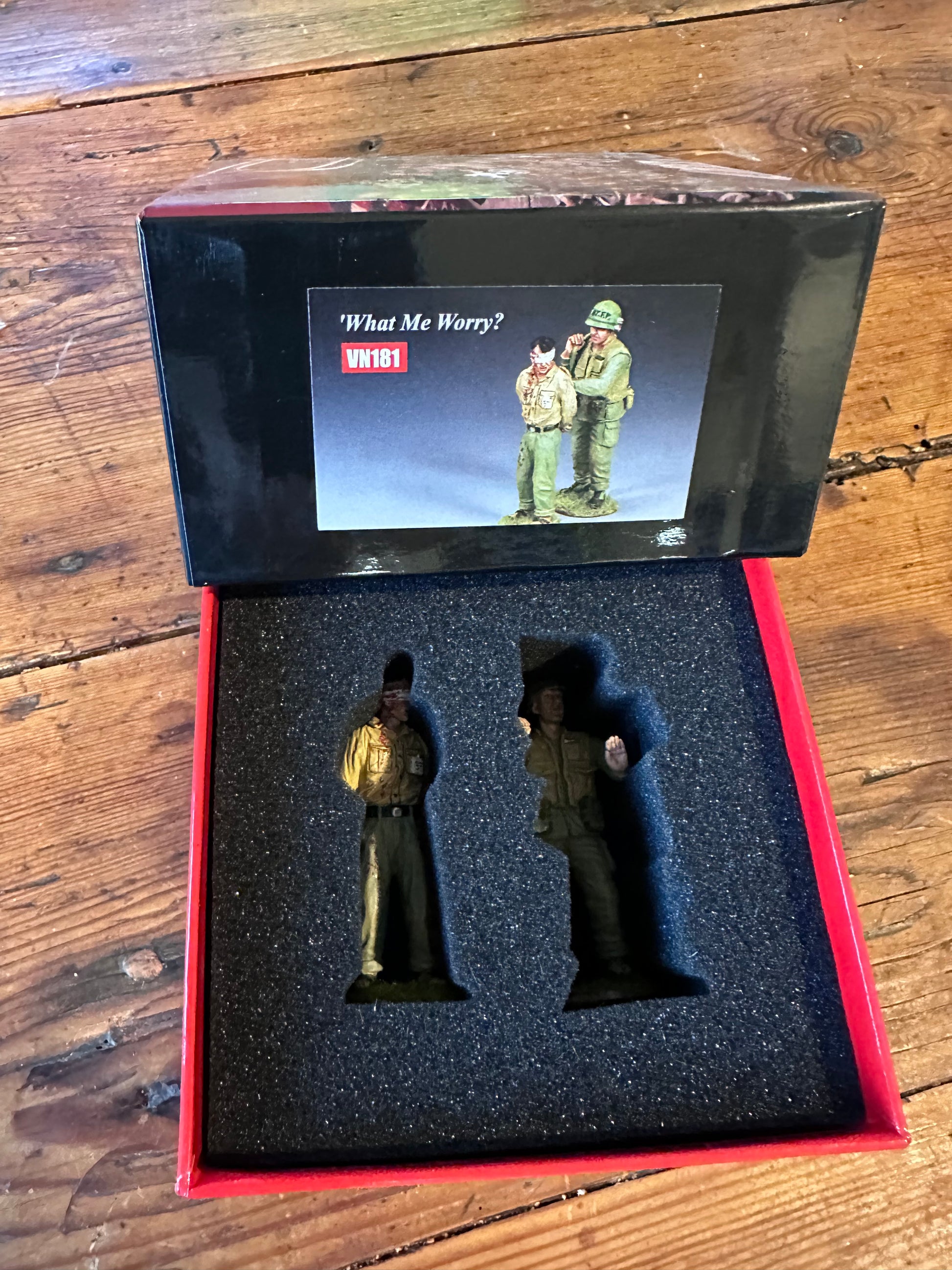 What Me Worry? Presented in a classic red collectors box.