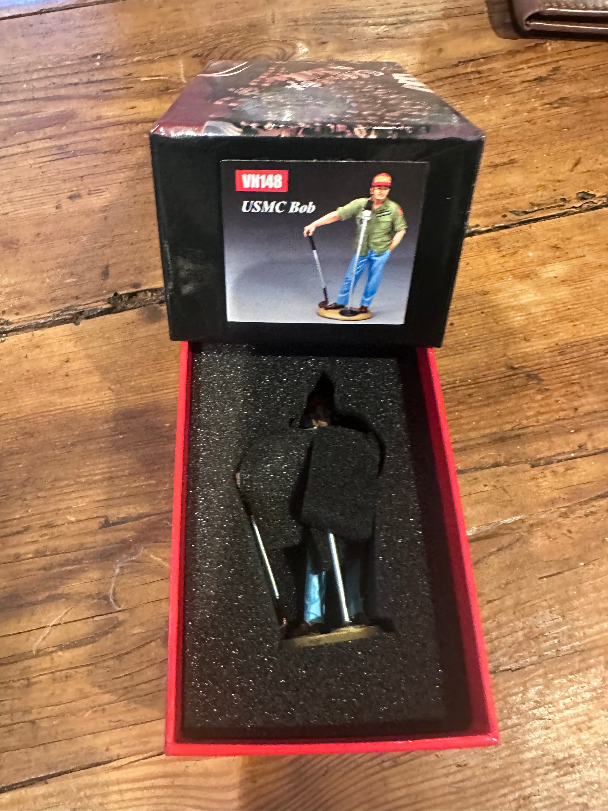 USMC Bob presented in a classic red collectors box.