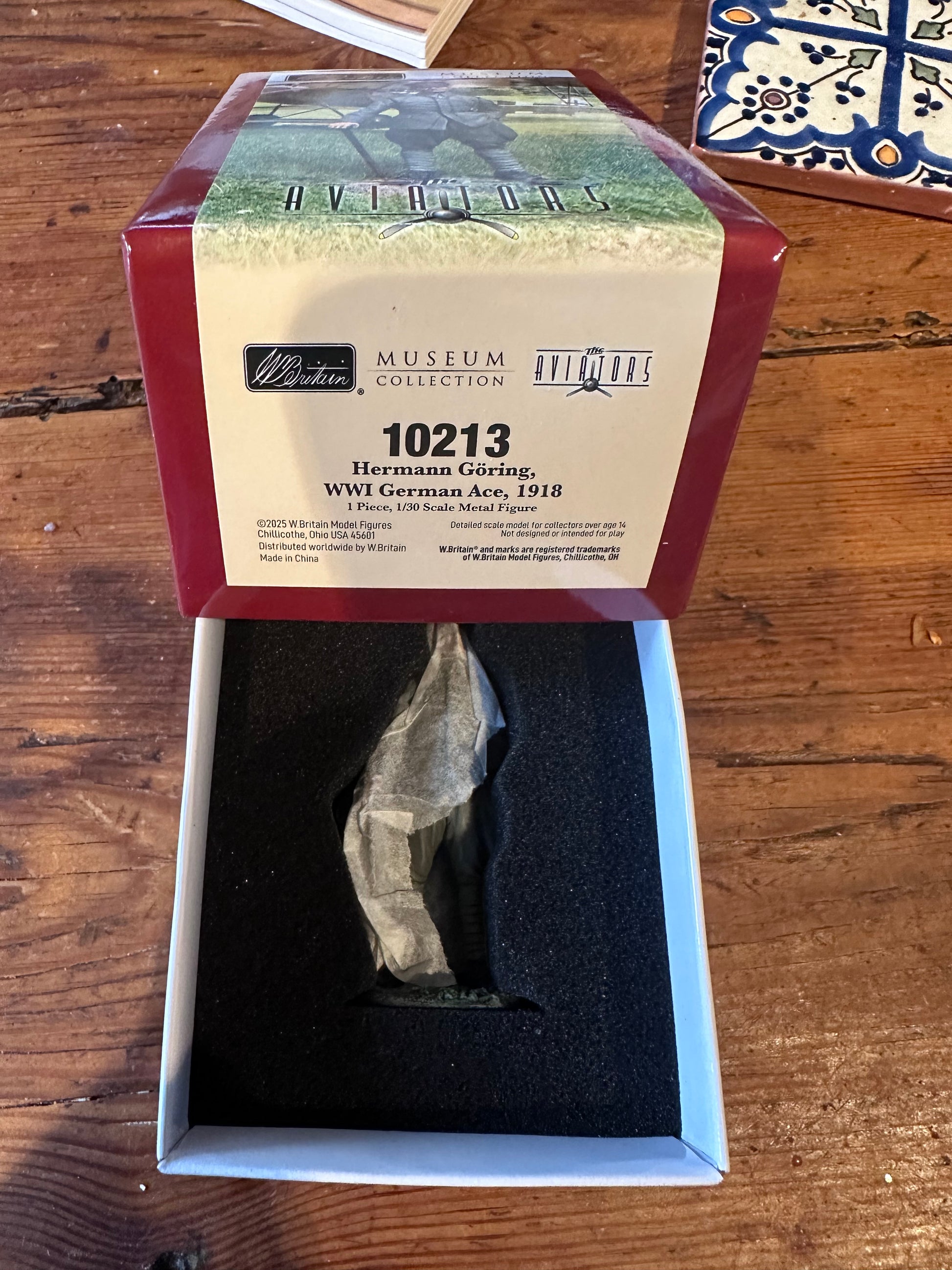 Hermann Göring packaged in a classic red collector box.