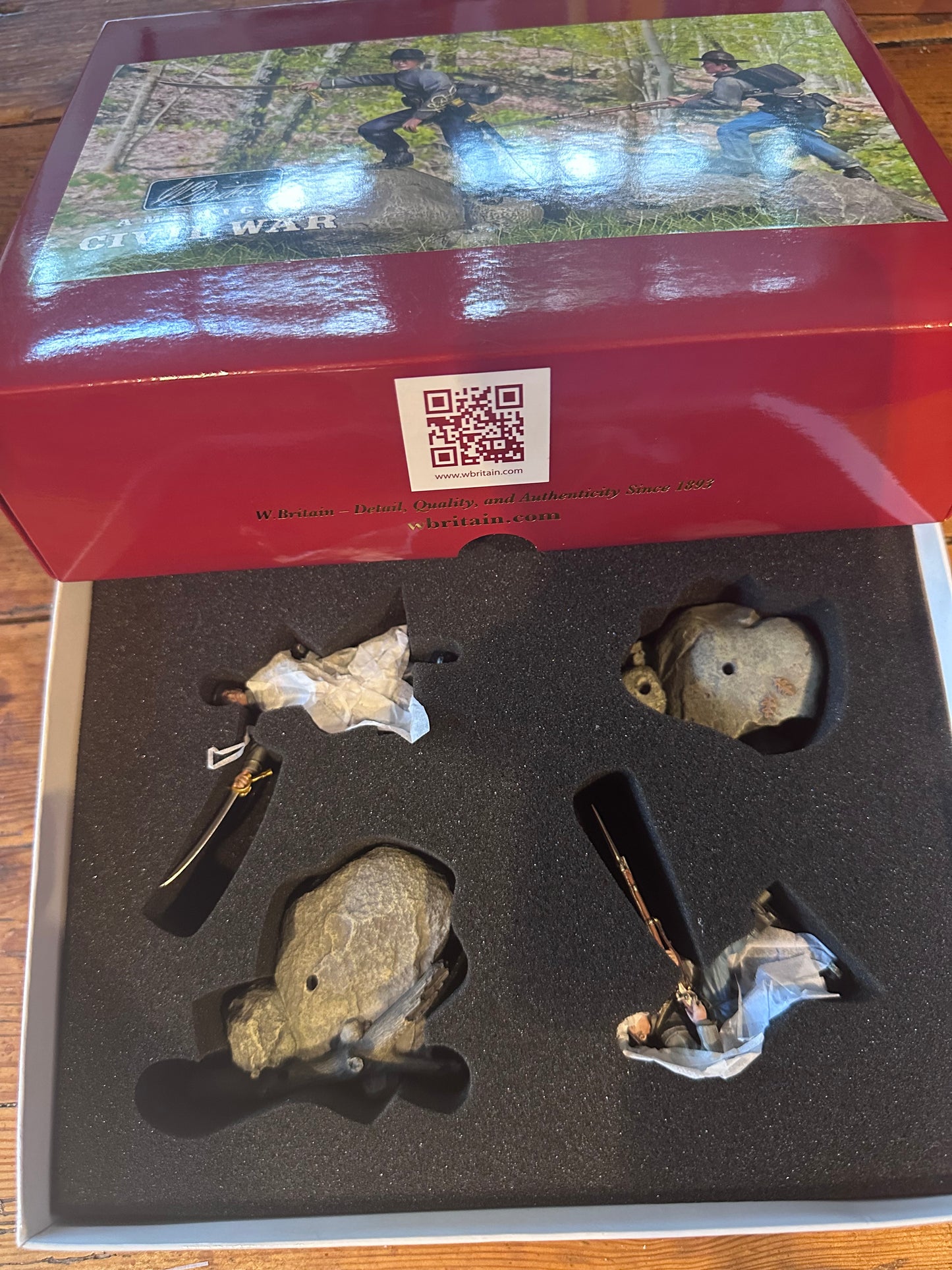 Scrambling Up the Roundtops presented in a classic red collectors box.