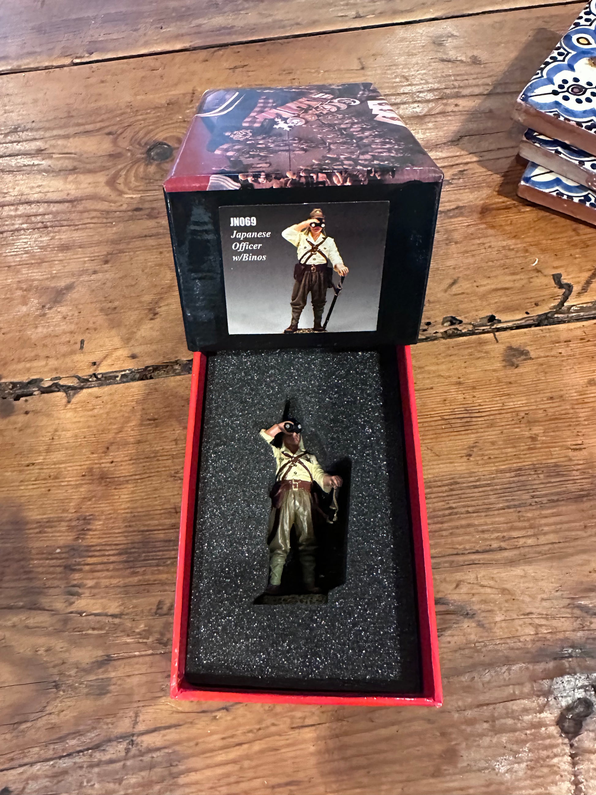 JN069 Japanese Officer with Binos packaged in a classic red collector box