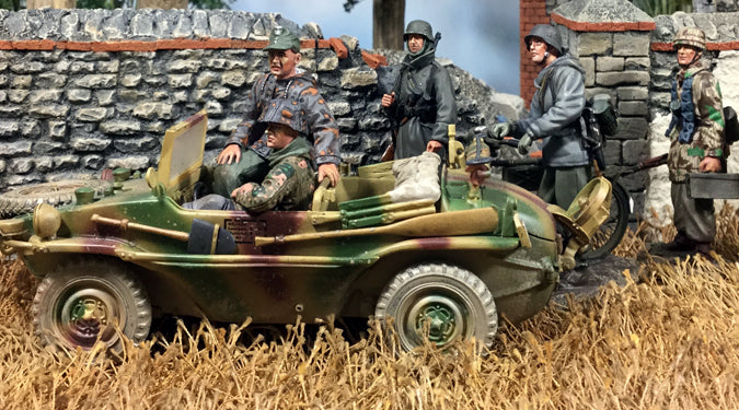 Toy Soldier figurines depicting 5 German WWII soldiers and their jeep.